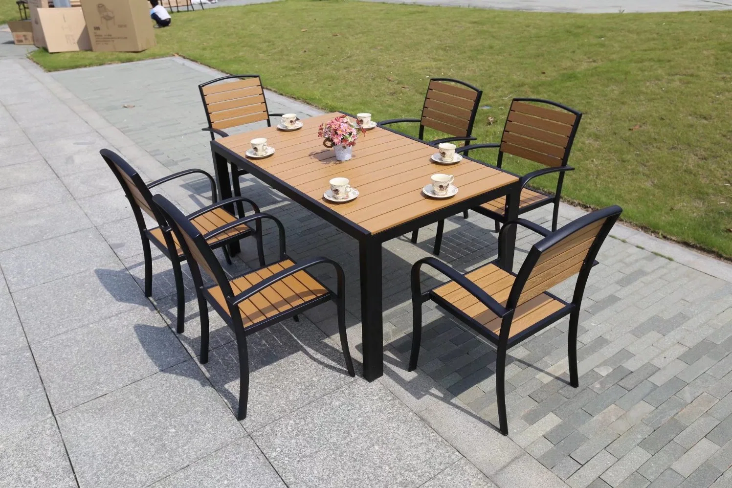 Waterproof Outdoor Leisure Furniture and Outdoor Balcony Garden Outdoor Furniture of Combination of Plastic Wood Table and Chair