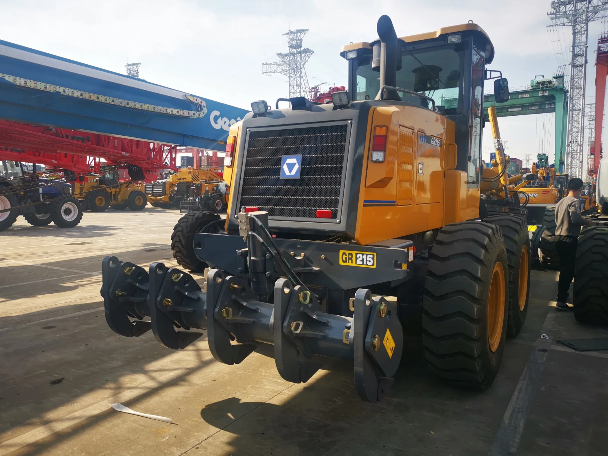 215HP Motorgrader Gr215 Motorgrader Hinterer Ripper und Rotorblatt Zum Verkauf