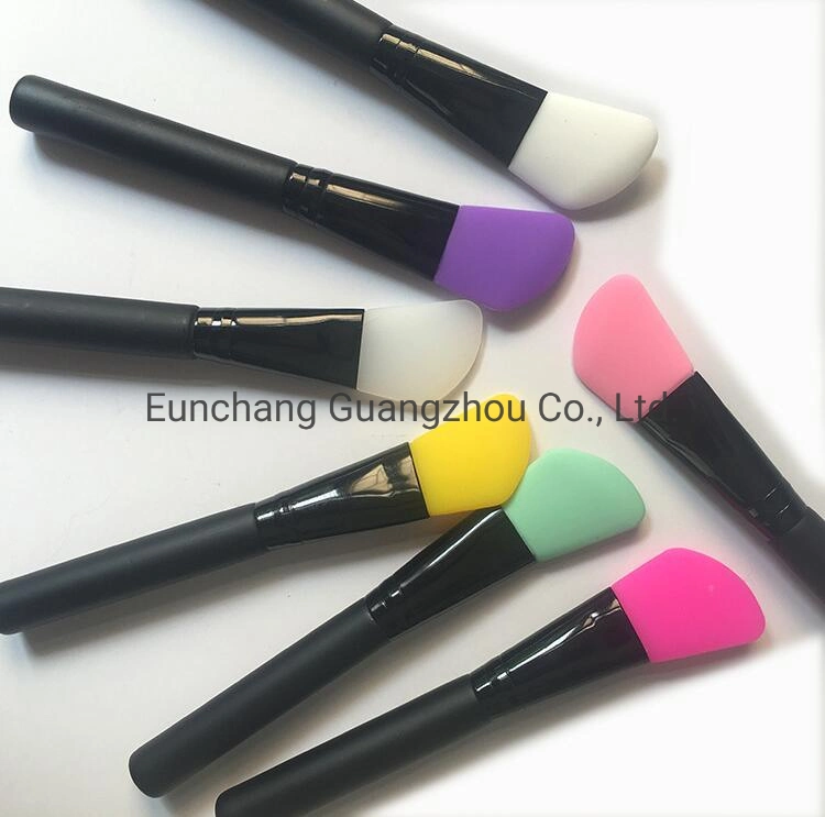 China Supplier Cosmetics Beauty Tool Silicone Head Wooden Handle Foundation Brush
