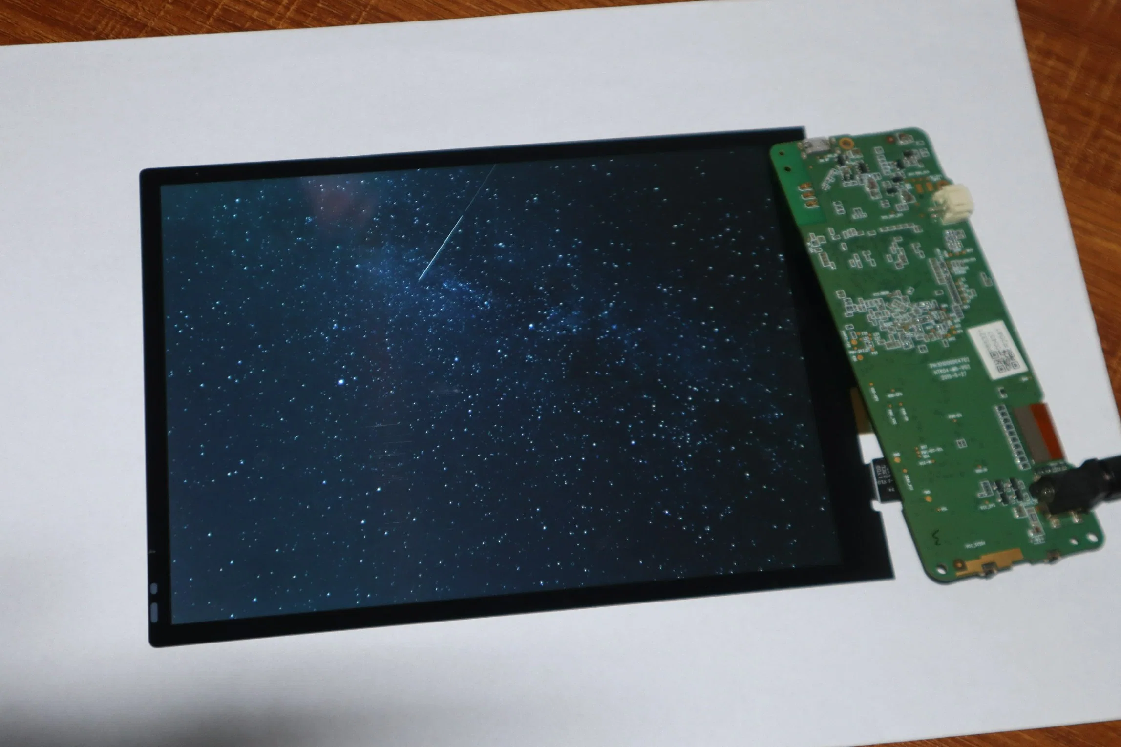 Se puede equipar un OLED flexible de 7,8 pulgadas con pantalla táctil