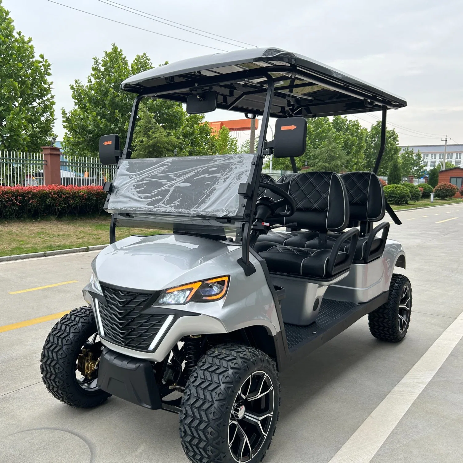 2024 Latest Four-Wheel Golf Cart with Lithium Battery Manual Cart, Customizable 2-Seater/4-Seater/6-Seater/8-Seater Golf Cart