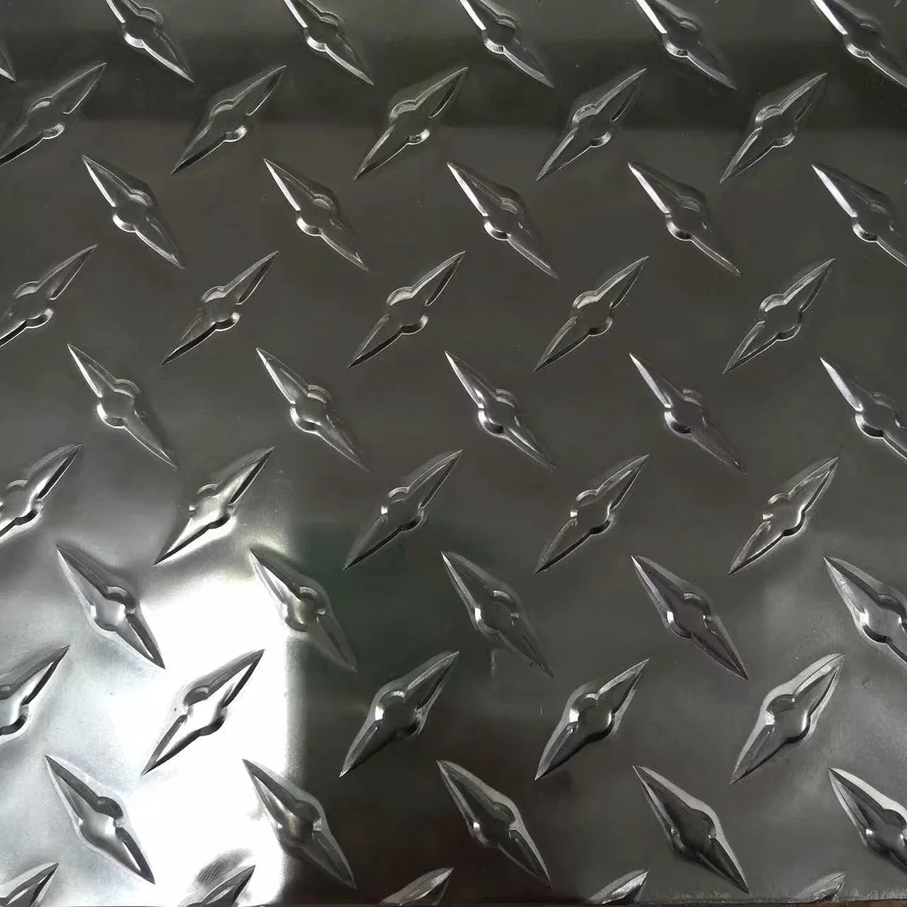 5 Bars/Diamond/2 Bars Aluminum Tread Plate Supplier (1100, 3003, 5052, 6061)