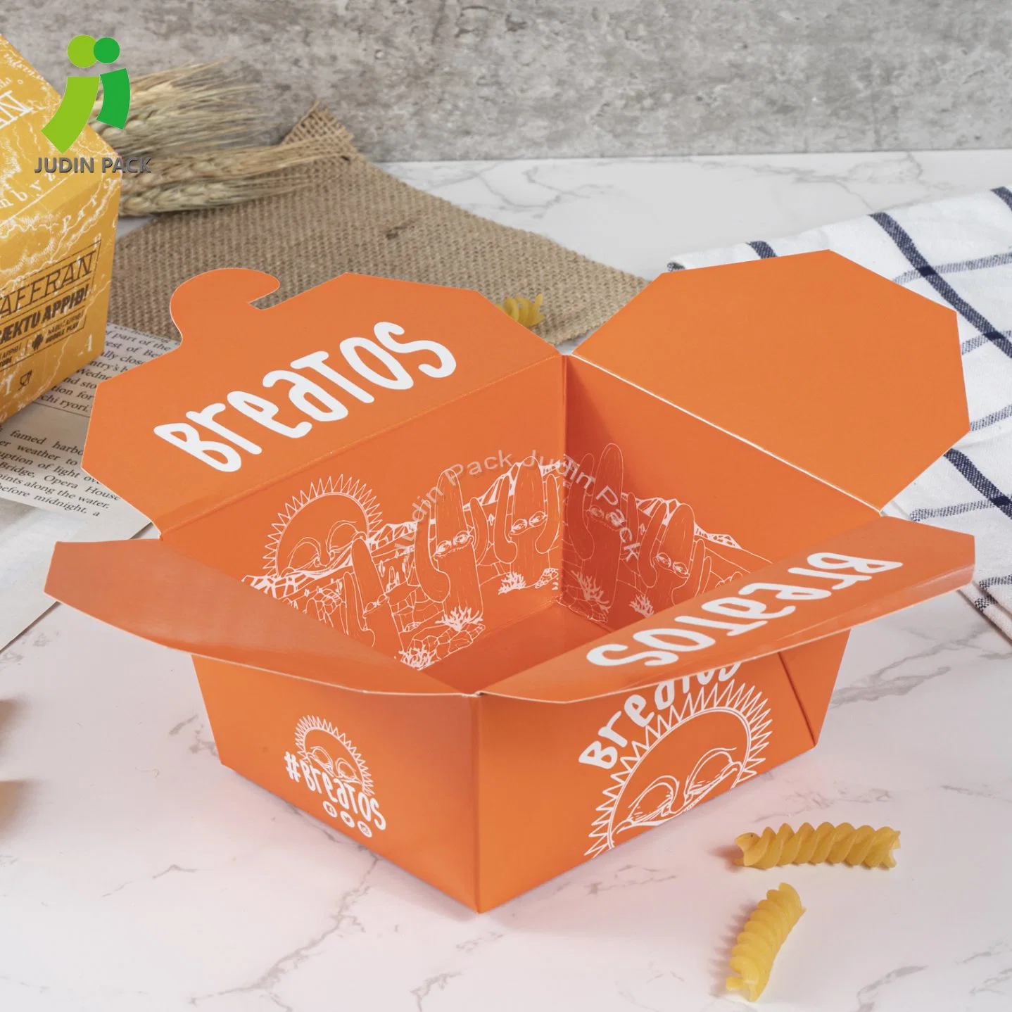 Boîte en papier kraft jetable pour emporter les aliments.