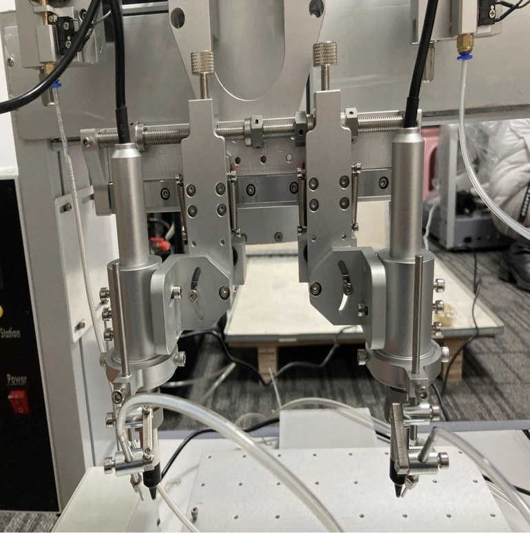 Soldador automático de doble doble mesa de la máquina de soldadura para PCB robot de soldadura de alambre