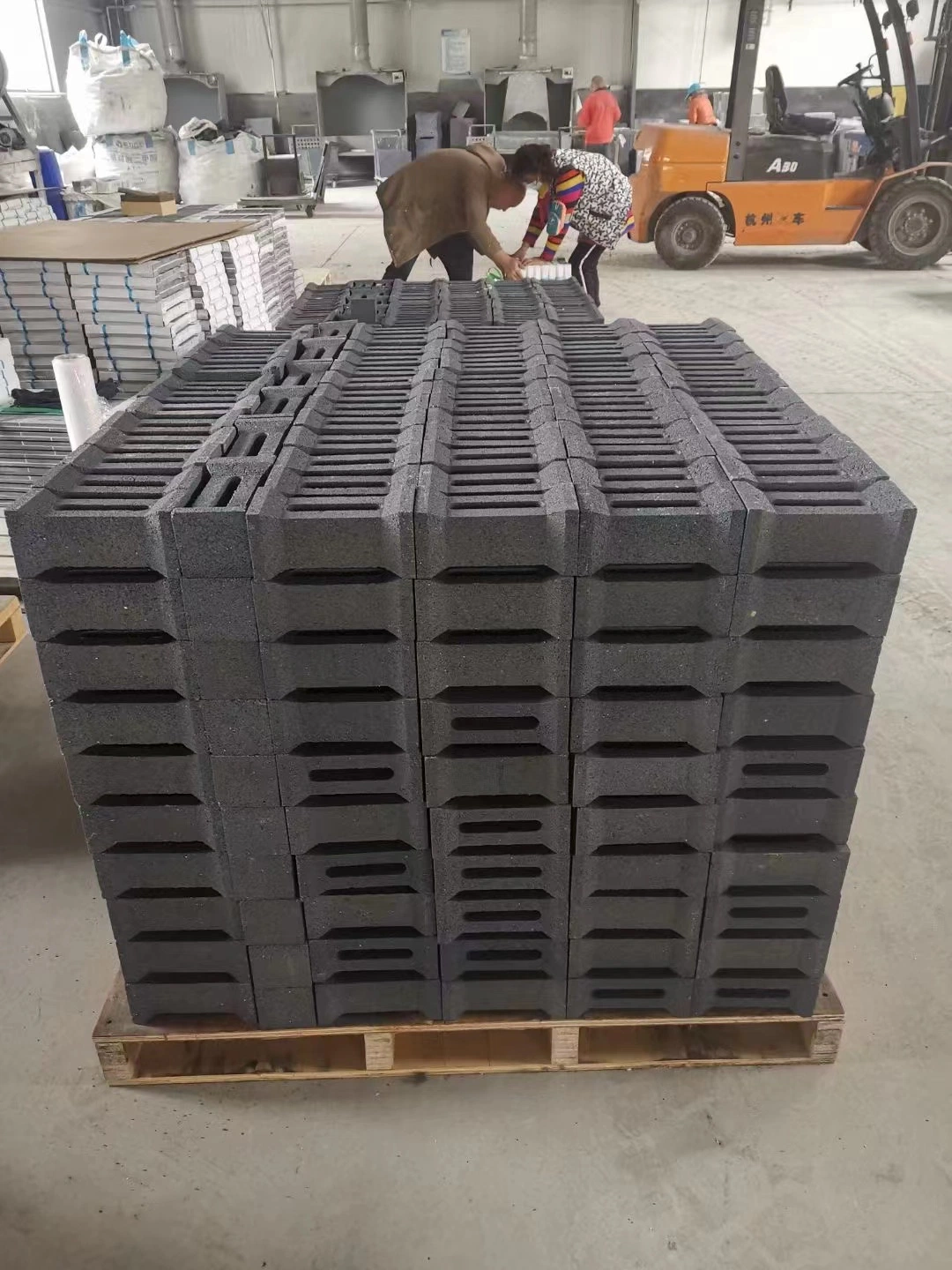 Thickness 5 - 45 mm Rbsic Reaction Bonded Silicon Carbide Tiles Slabs Bricks