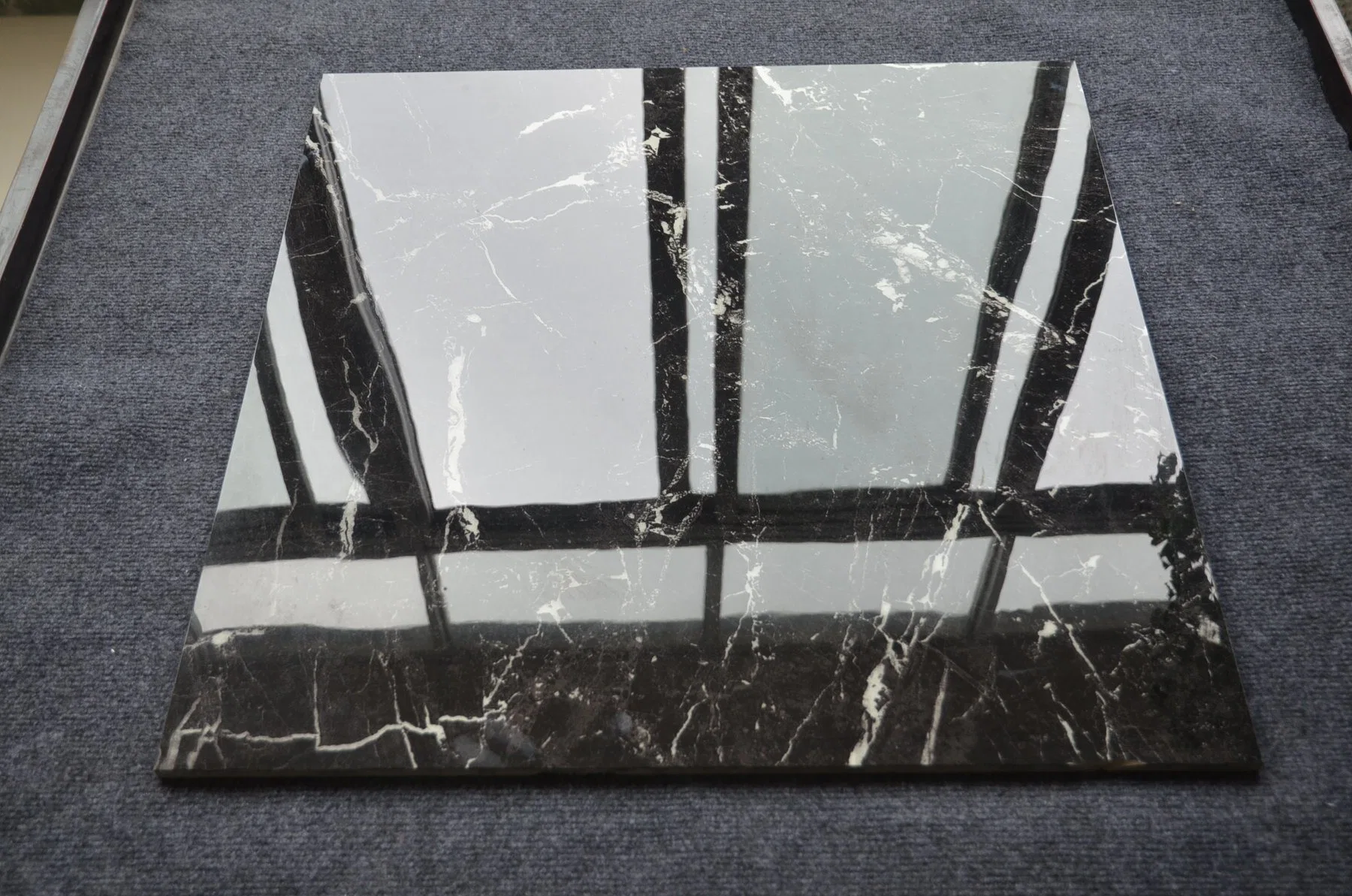 Factory Price Dubai Building Decoration 600X600mm Ceramics Wear Resistant Black Gold Marble Floor Tile