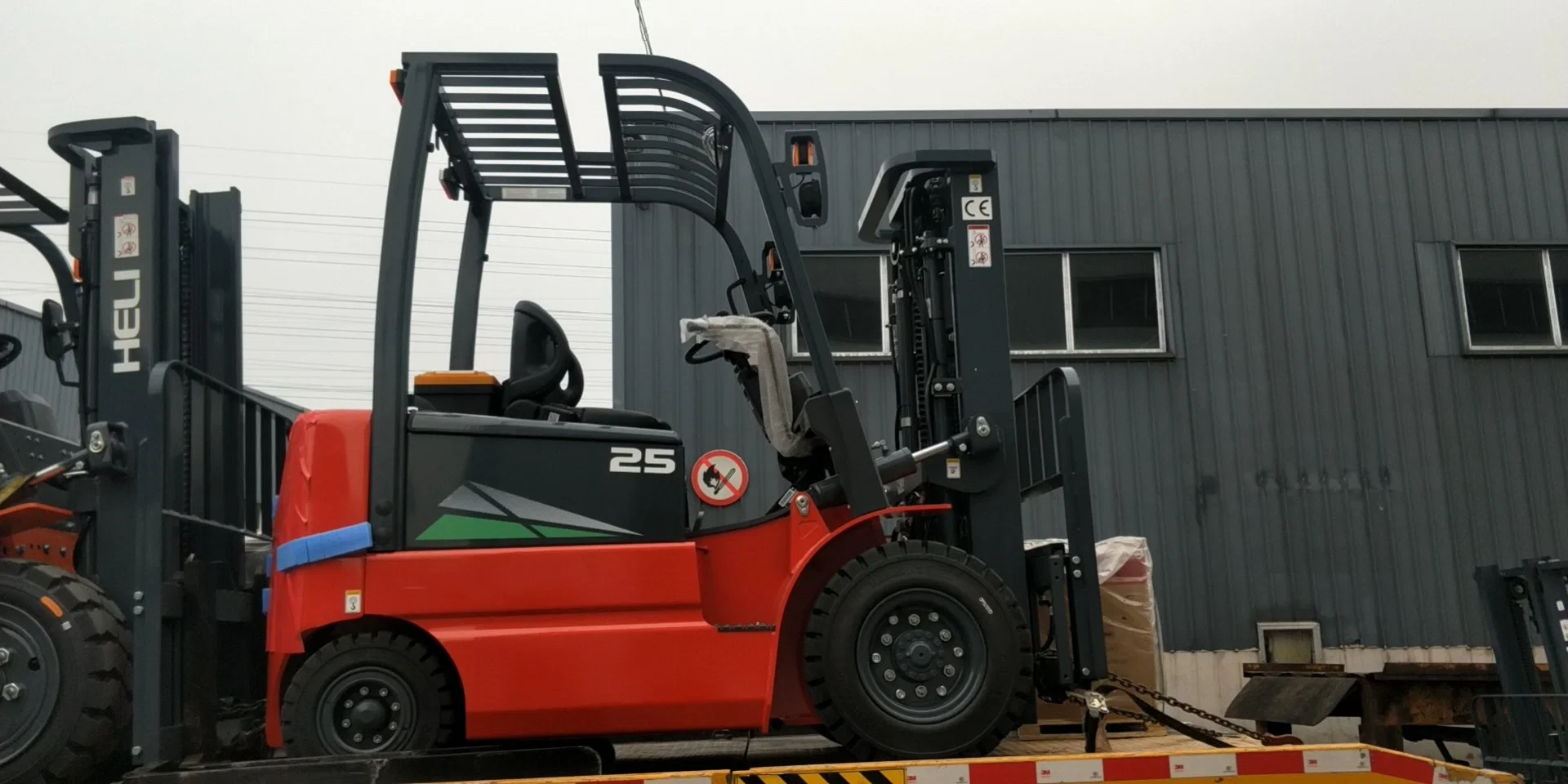 Heli 3.5 Ton Electric Lead-Acid Battery Forklift Trucks Cpd35 Sale in Kenya with Side Shift and Triple Mast