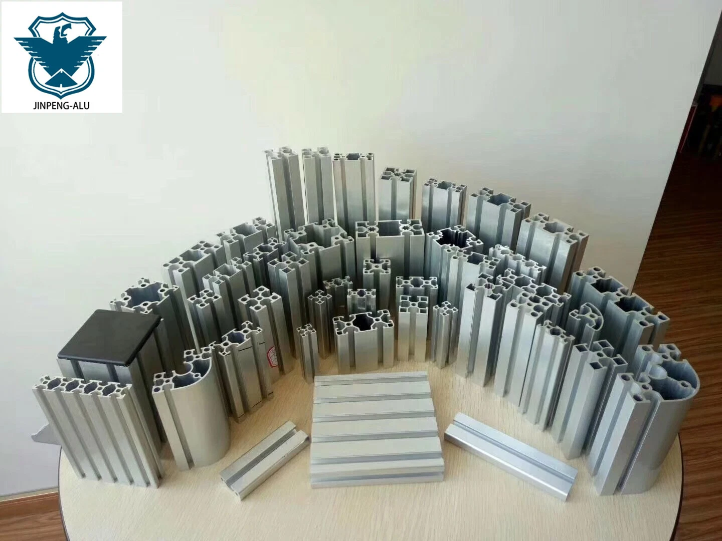 China OEM Aluminium Extrusion Factory liefert Aluminium T Slot Profil