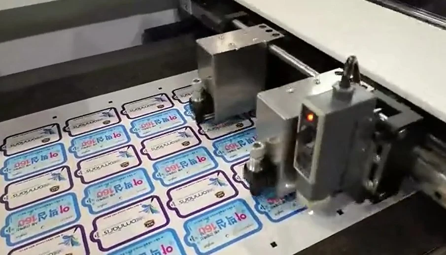 Máquina de corte de moldes digital totalmente automática de elevada precisão com papel de folha Cortador