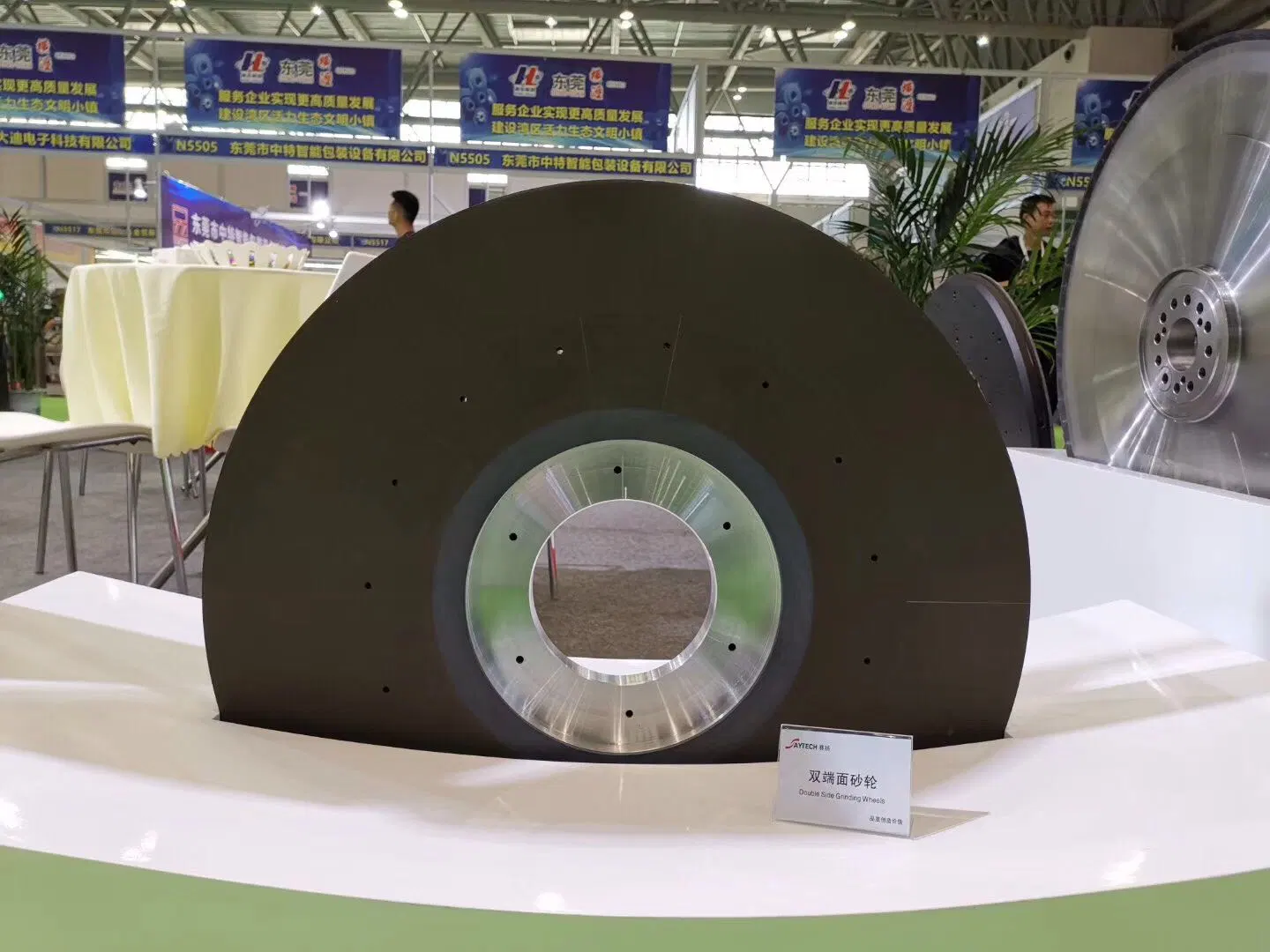 Vitrified Bond CBN Grinding Wheels, Superabrasives Diamond Wheels, Indexable Inserts in Tungsten Carbide, PCD (polycrystalline diamond) and PCBN