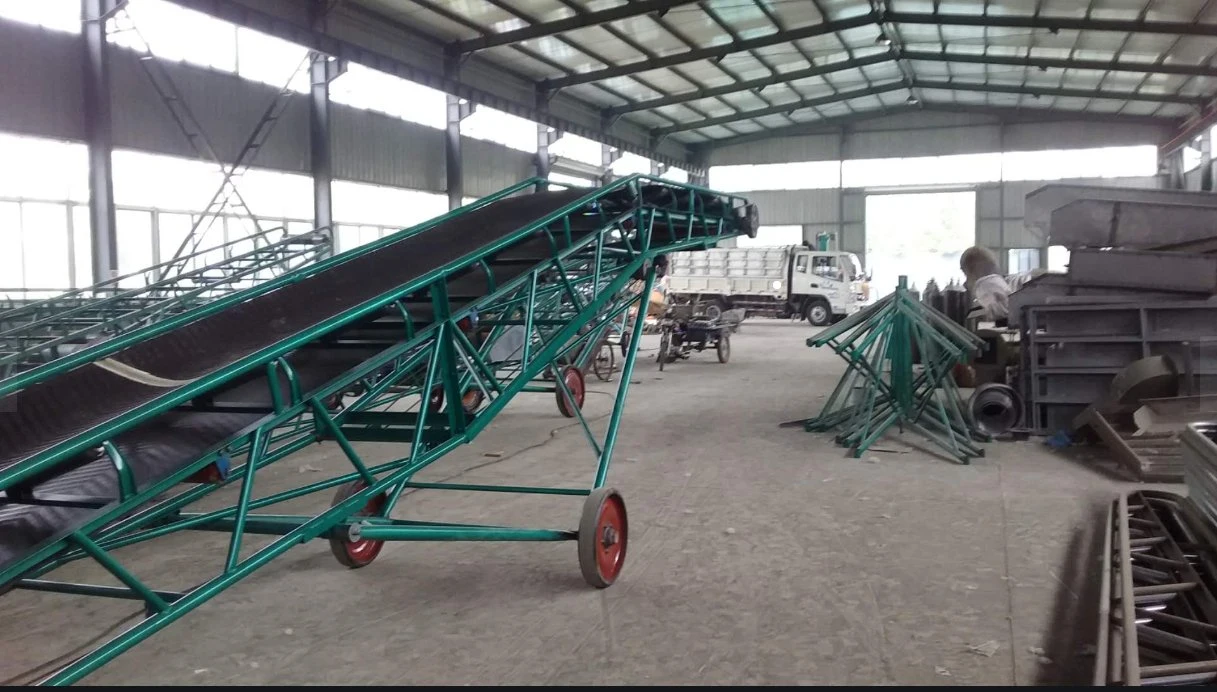 Mobile Grain Conveyor. Detachable Hopper for Convenient and Efficient Transportation of Grain Products Such as Corn and Soybeans, with No Loss or Damage.