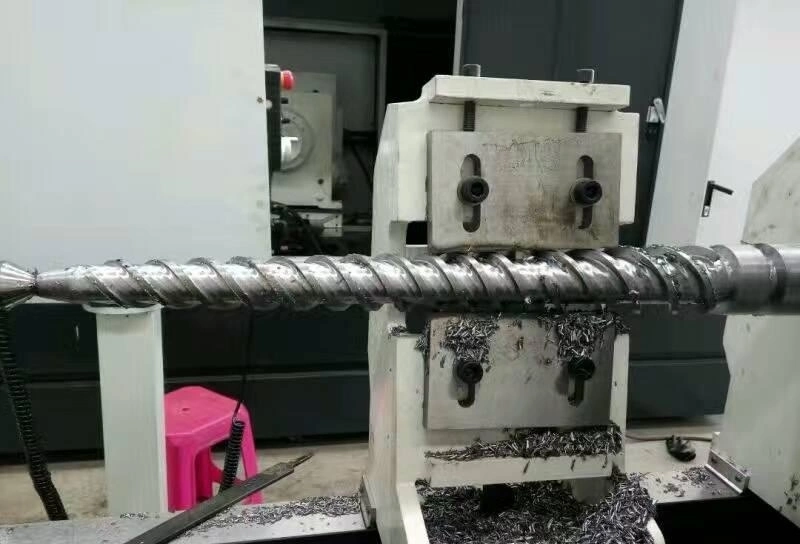 El tornillo de Fresadora CNC utilizada para la transformación de la bomba de tornillo de rotores