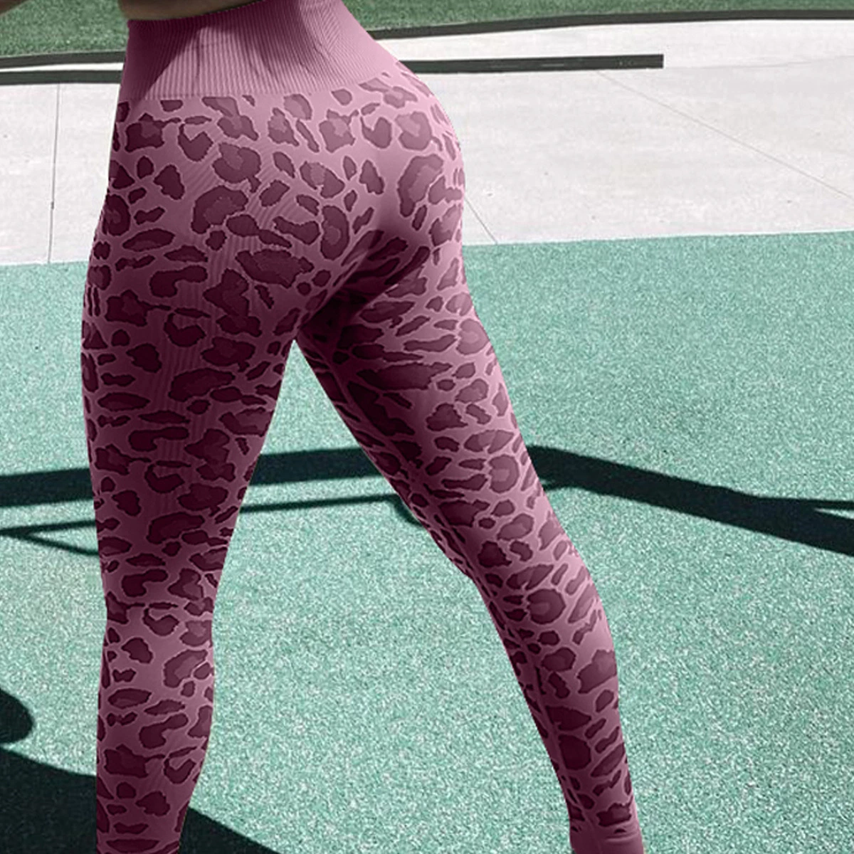 Оптовая фабрика 2023 Новый модный леопард Печать Фитнес Одежда набор Одежда для женщин для бега Спорт тайтсы йога одежда для занятий спортом Йога одежда для занятий спортом
