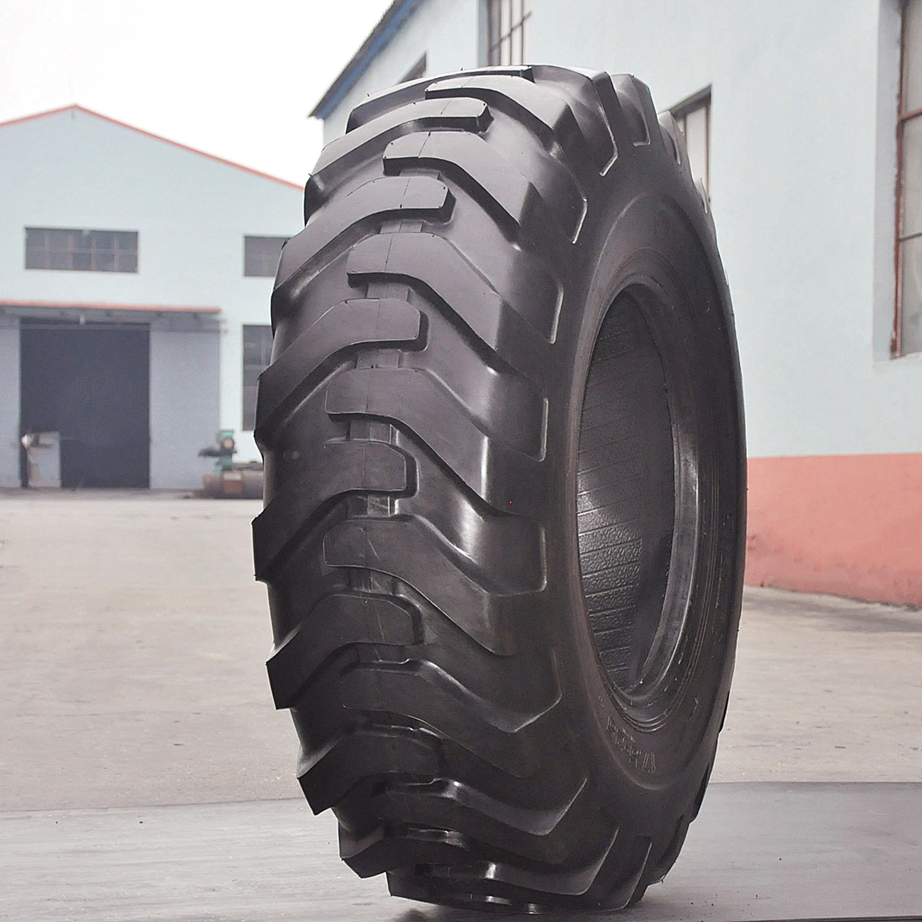 Low Price Top Trust Brand Good Performance Suitable for Heavy Scraper Use with Natural Rubber Excellent Heat G2 17.5-25-16pr Tl Bias OTR Tyre