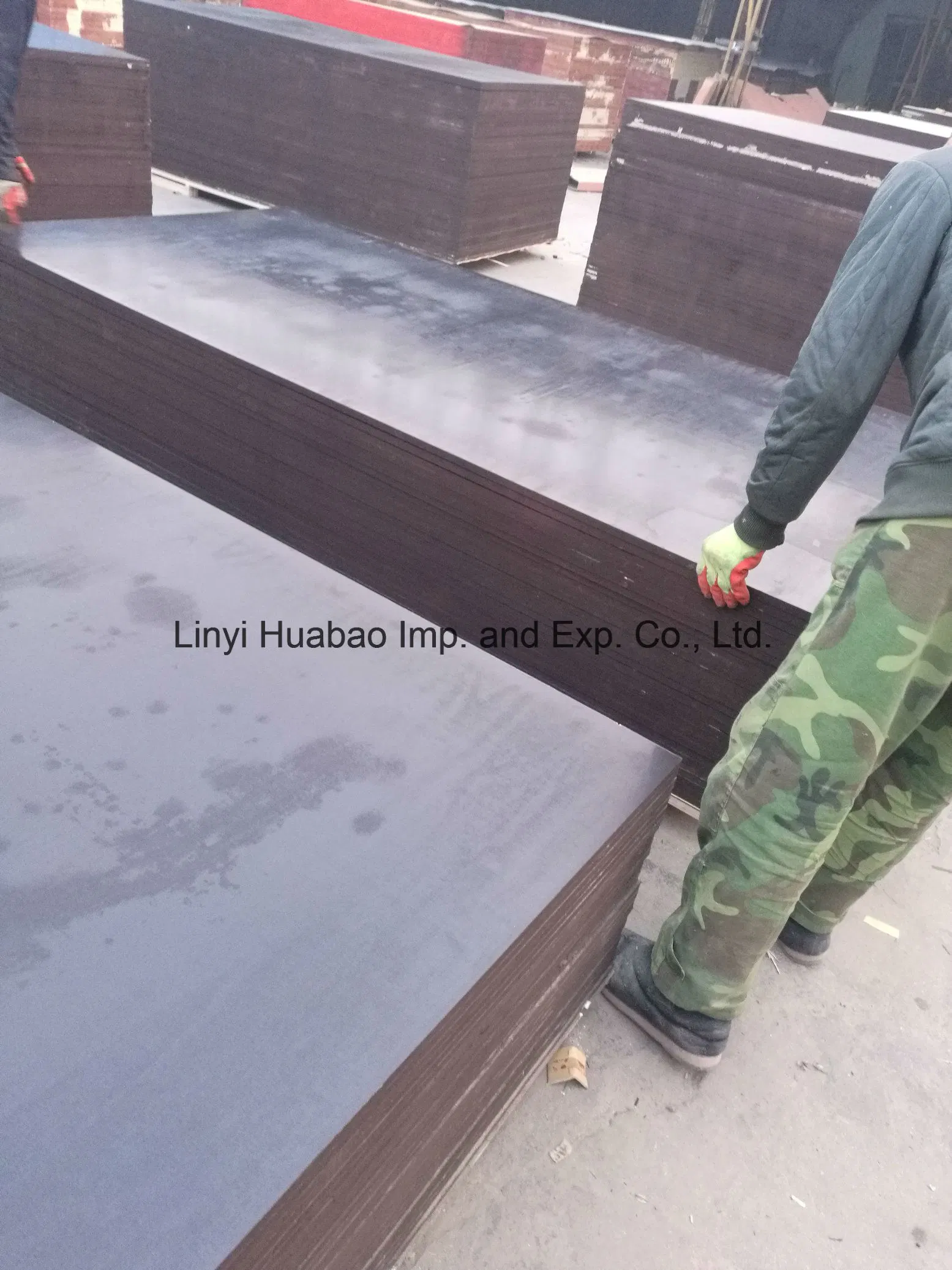 Chinese Film Faced Plywood with Poplar Core for Building (HBF058)