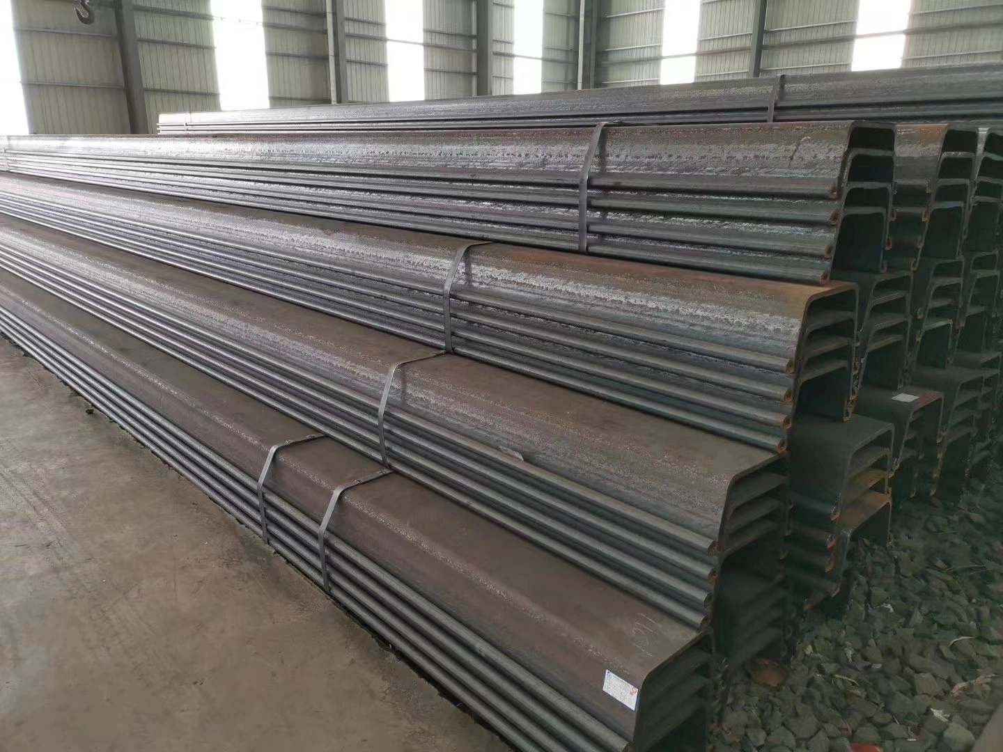 Hot Selling 9 12 15 24m Max Length 400-750mm Width Steel Sheet Piles U Type Z Shape in Large Stocks