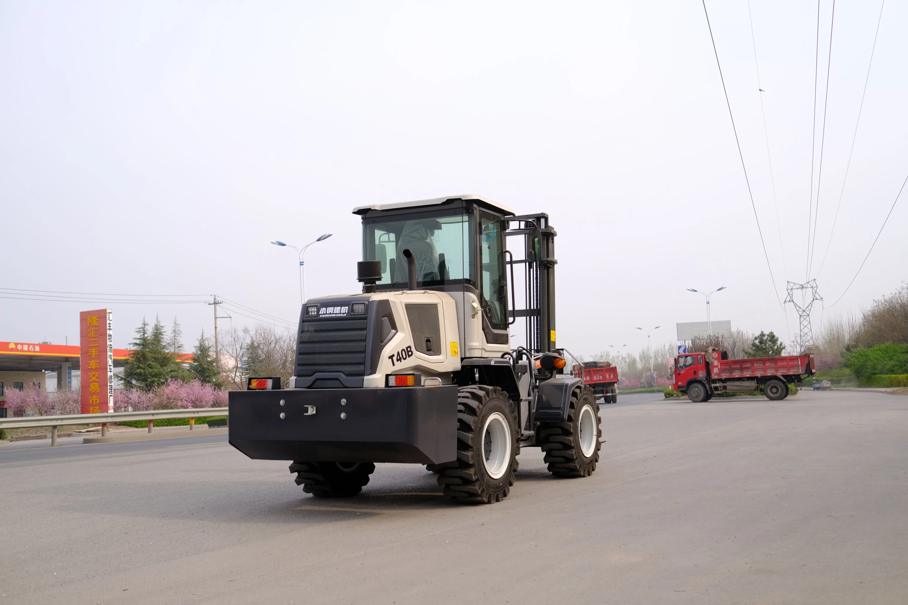 La certificación CE Factory Outlet 3-6 ton el sistema hidráulico de Diesel de combustión interna de 4WD contrapesado carretilla elevadora terreno áspero