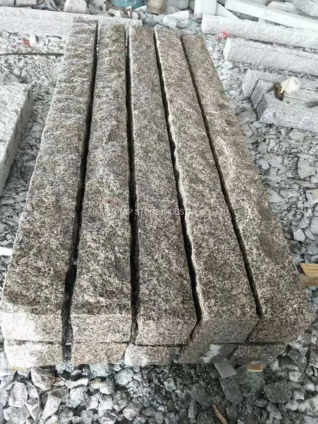 Rusty Yellow Granite Cubic Stone for Paving