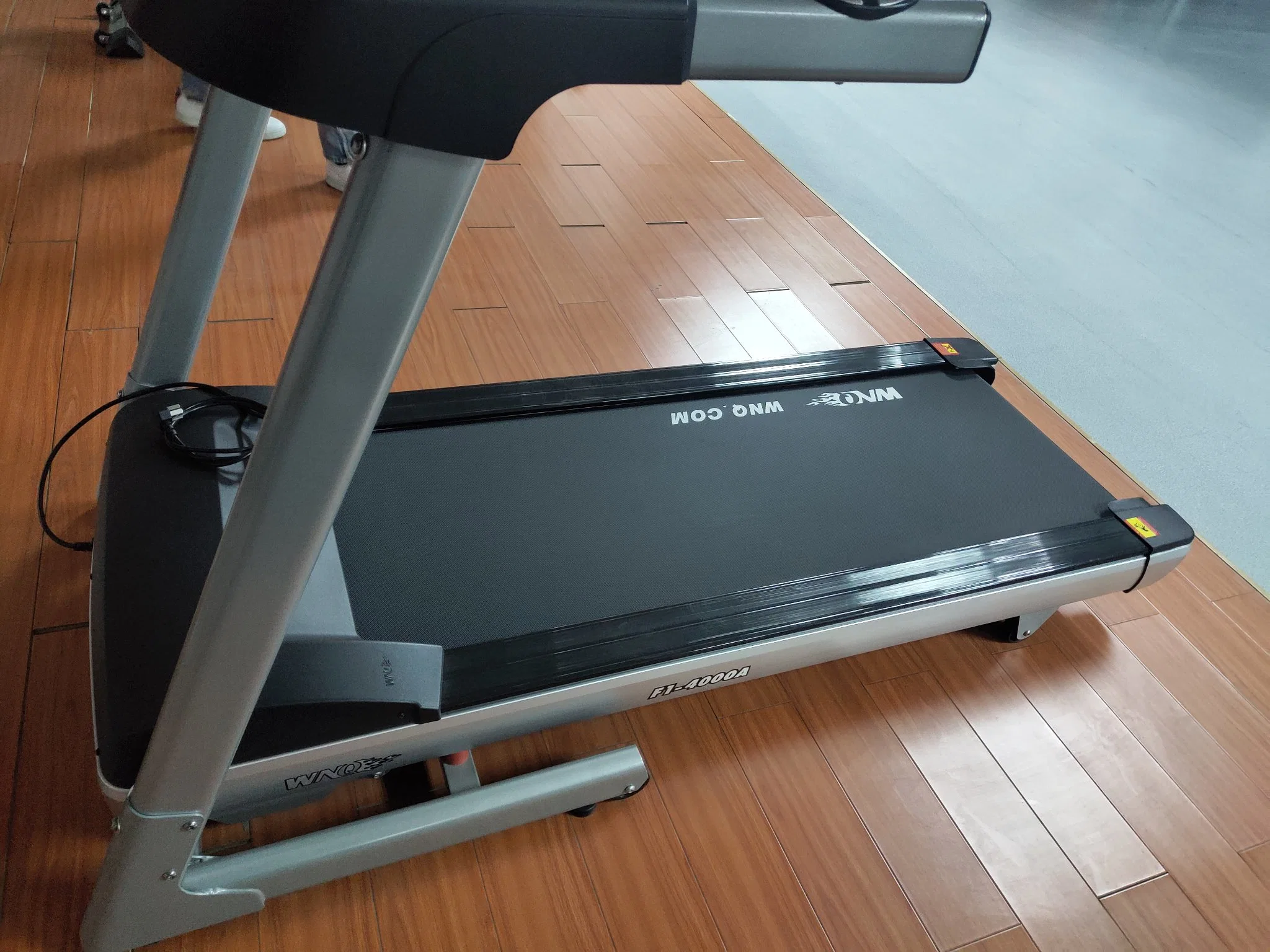 Hot vender 1.5HP gimnasio en casa Uso de la máquina de Fitness cinta correr deporte ejercicio formador equipos con inclinación automática