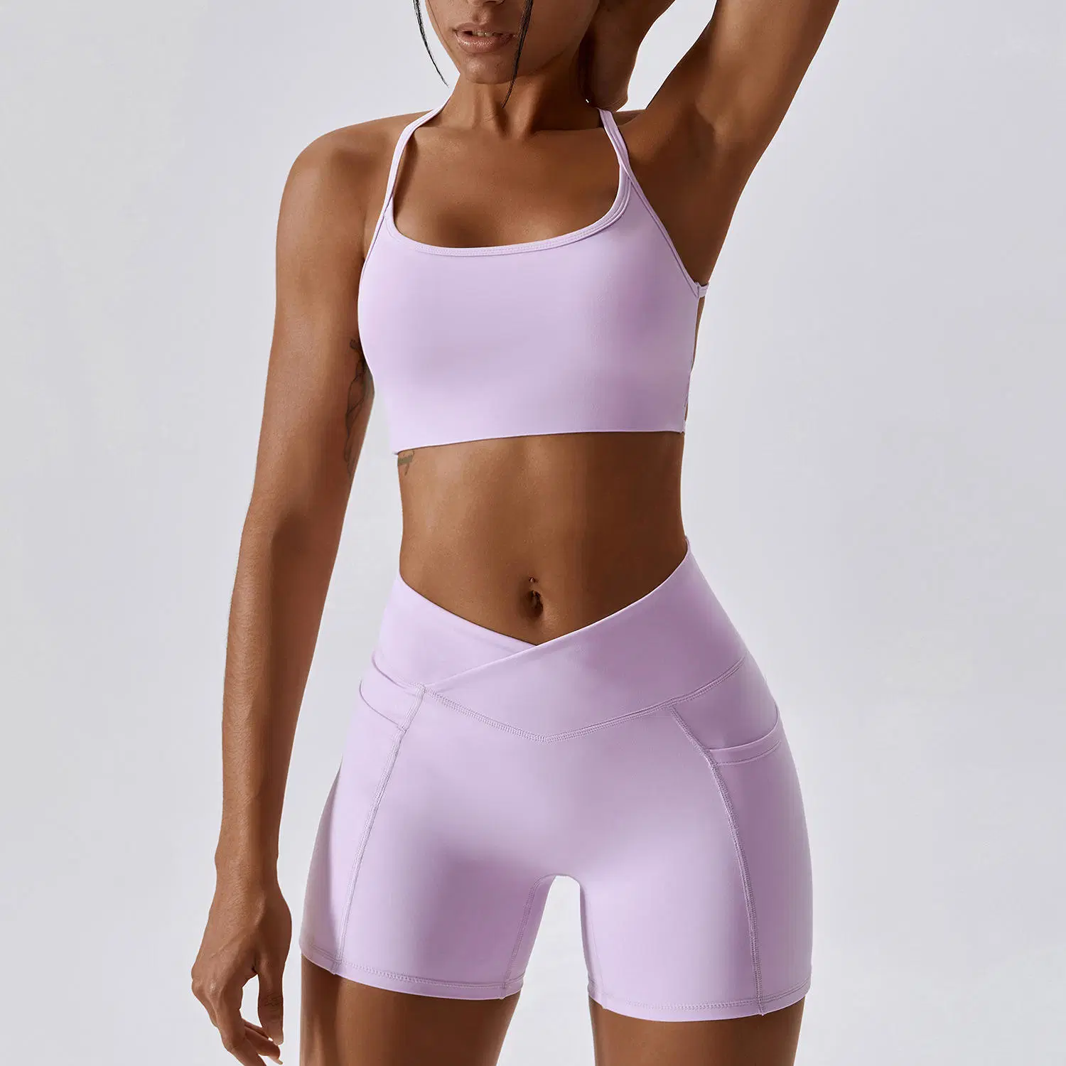 Minghang ropa deportiva Fabricante mujeres compresión suave ligero Corte en V Conjunto de sujetador de yoga Scrunch Back Shorts