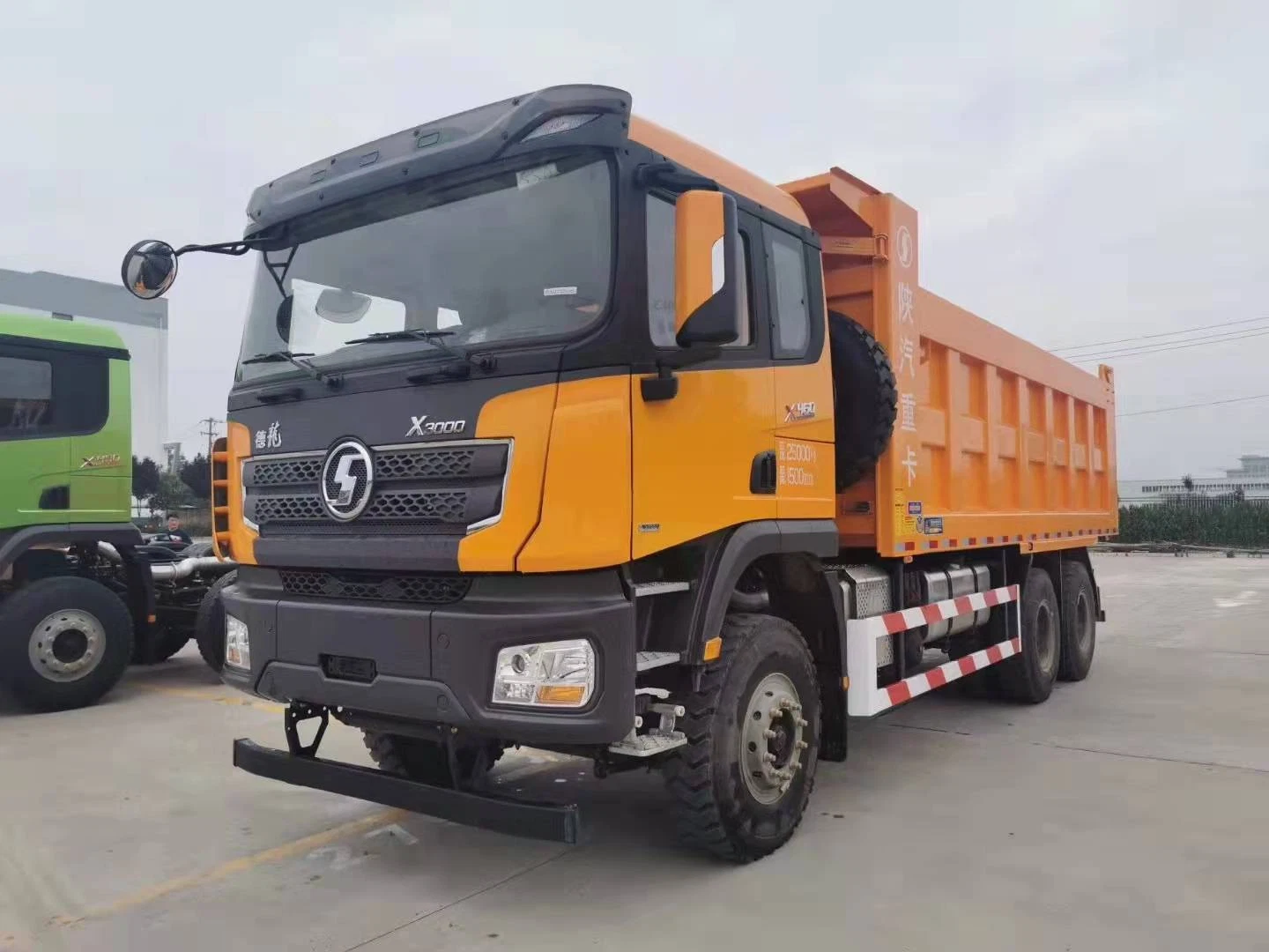 Hot la vente d'une lourde charge de 30 tonnes 40 tonnes 6*4 avec la climatisation Prix de camion à benne