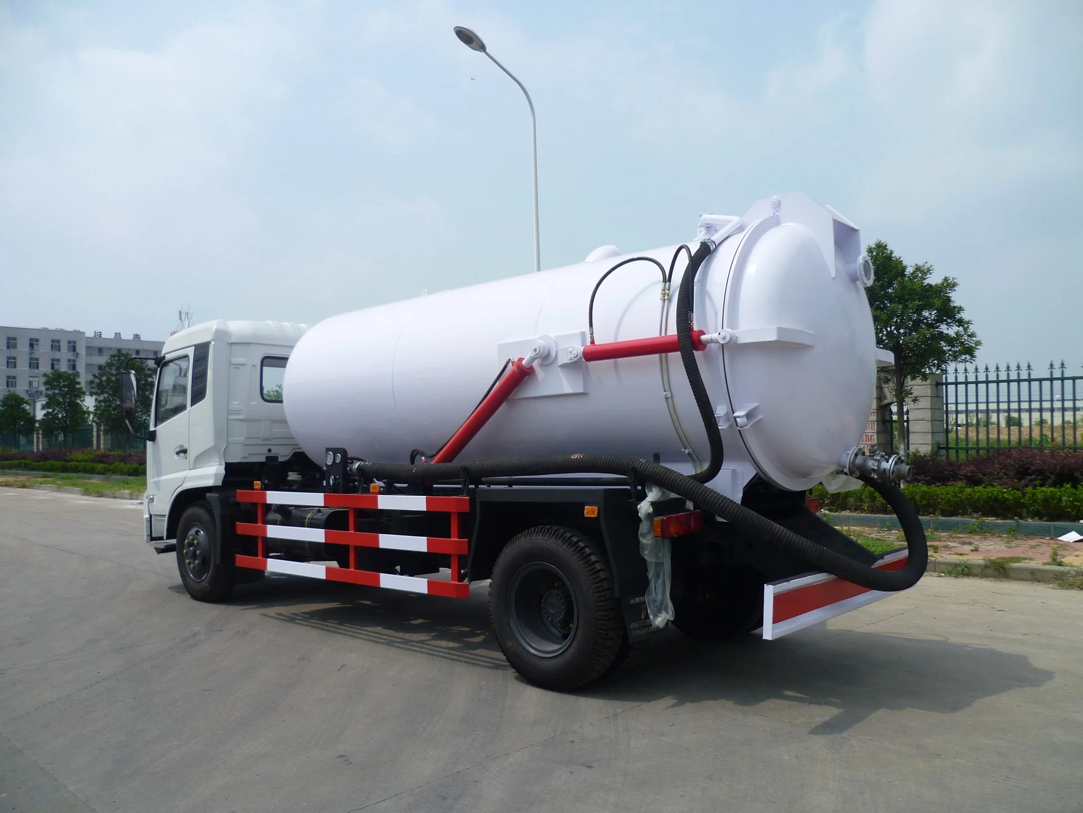 New Arrival Dongfeng Cummins 190HP 10m3 Septic Suction Vacuum Truck Fecal Cesspit Tank Truck Price