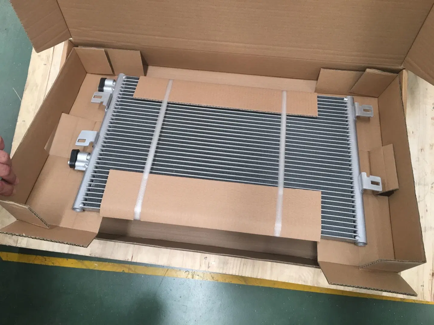 HD Truck Condenser for Freightliner Business 08-10 22-66827-000