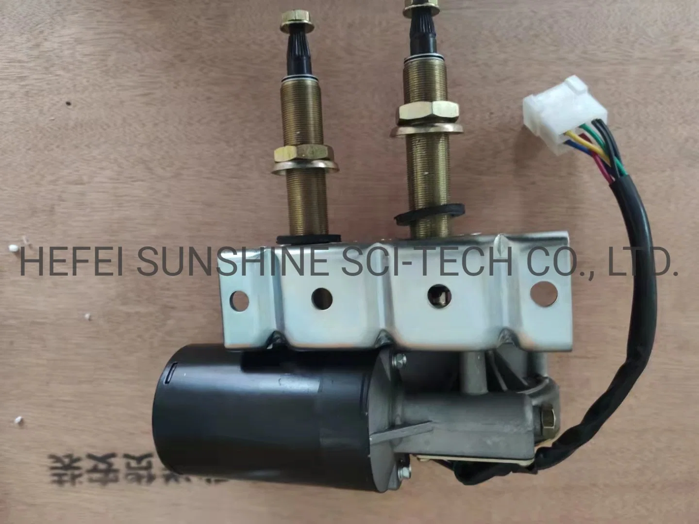 Hot Selling 12V 24V Bus Engineering Vehicle New Design Wiper Motor Manufacture for Bus Truck