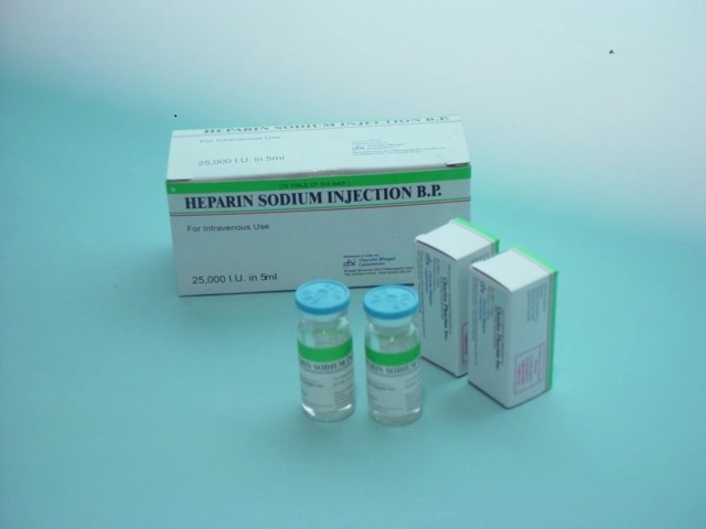 Injection de médicaments anticoagulants Héparine sodique 5000UI/5 ml