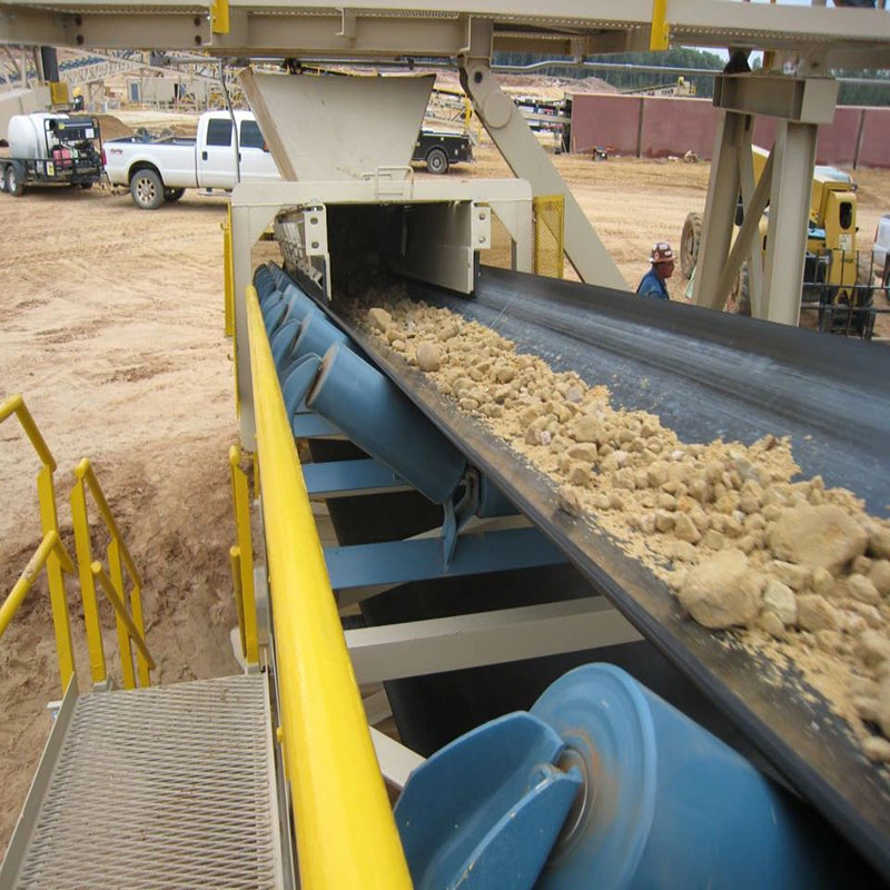 Camión de mano de minería de grava la correa de caucho sistema de cinta transportadora cinta transportadora de carga del puerto de mineral de oro de la vibración Transportador de hierro bienes 1,5-4.5mm