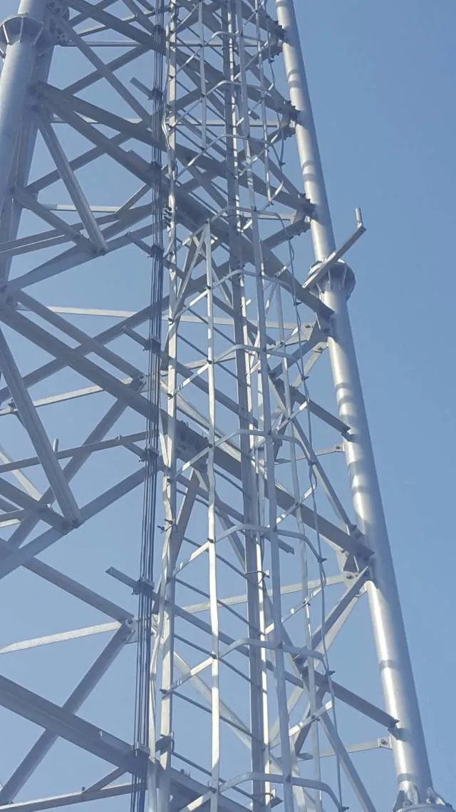 3-Leged Tubo de acero de la torre de telecomunicaciones