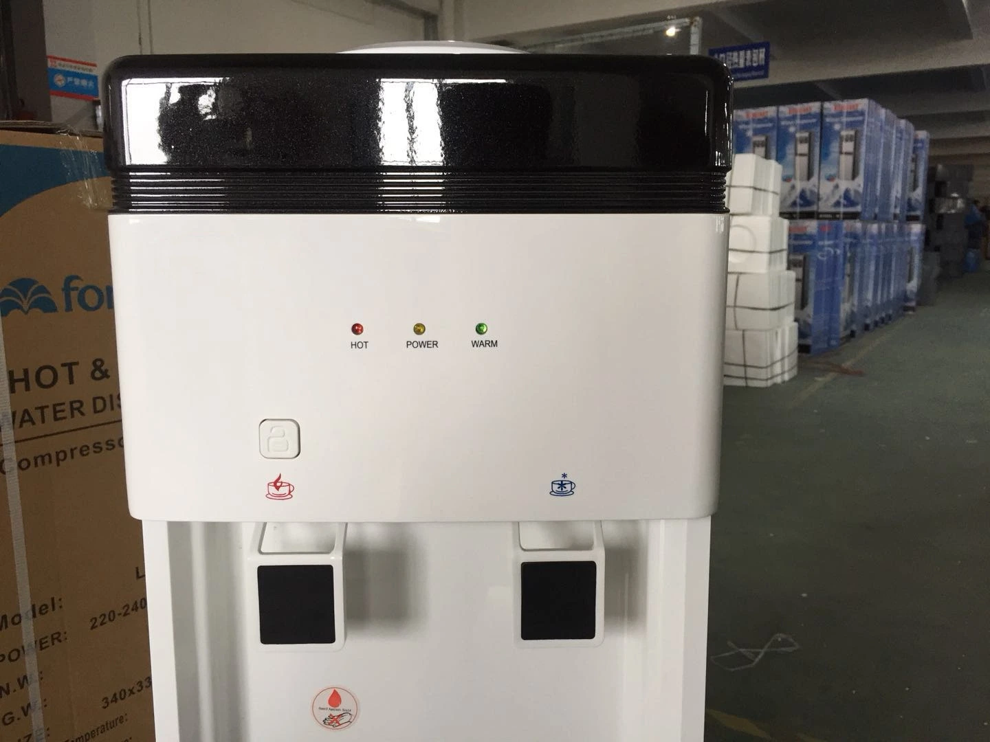 Pero barato moderno dispensador de agua de refrigeración del compresor tres grifos con Child-Lock