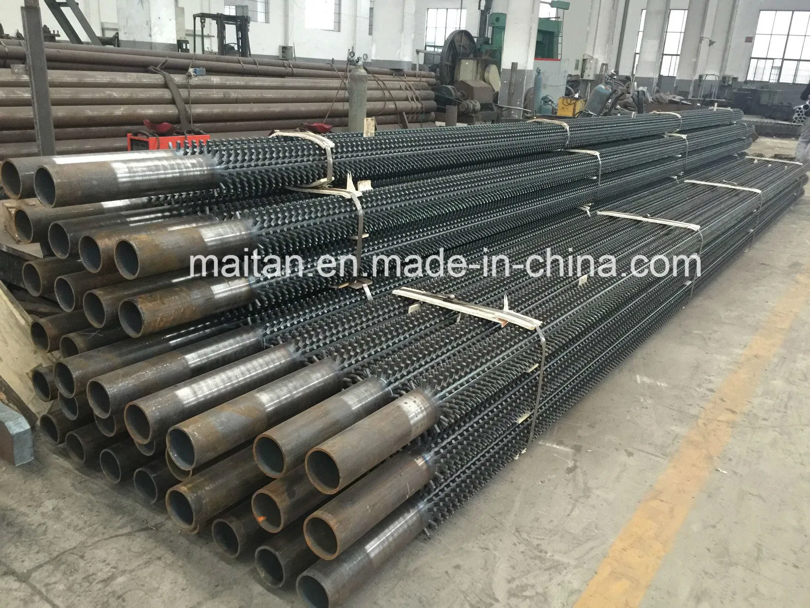 Hot Selling Carbon Steel ASTM A335 P5 Stud Pipe for Oil Refining and Petrochemical Tubular Furnace