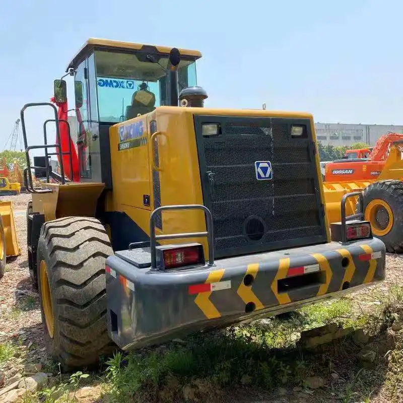 Utilisé Xcmgg LW500kv chargeur modèle 50tonne Machines chargeuse à roues avec chargeur frontal grand chargeur pour la vente de 2,5 mètre cube le godet chargeur