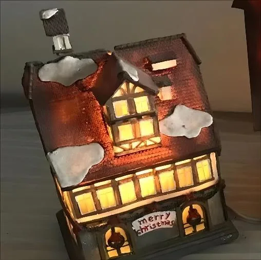 OEM Factory Customized Christmas House Gift Lighted Resin Christmas House Craft Tiny Little Small Mini Polyresin Light House Manufacturer in China