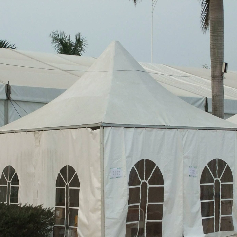 Tente de grande structure spéciale pour la fête de mariage