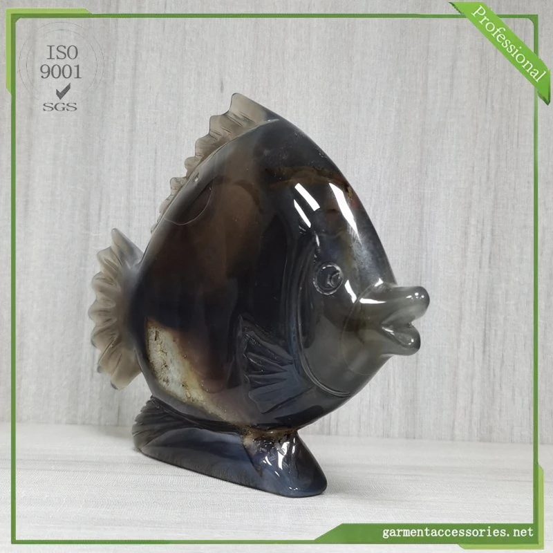 Forme de poisson sculptée sur pierre d'agate