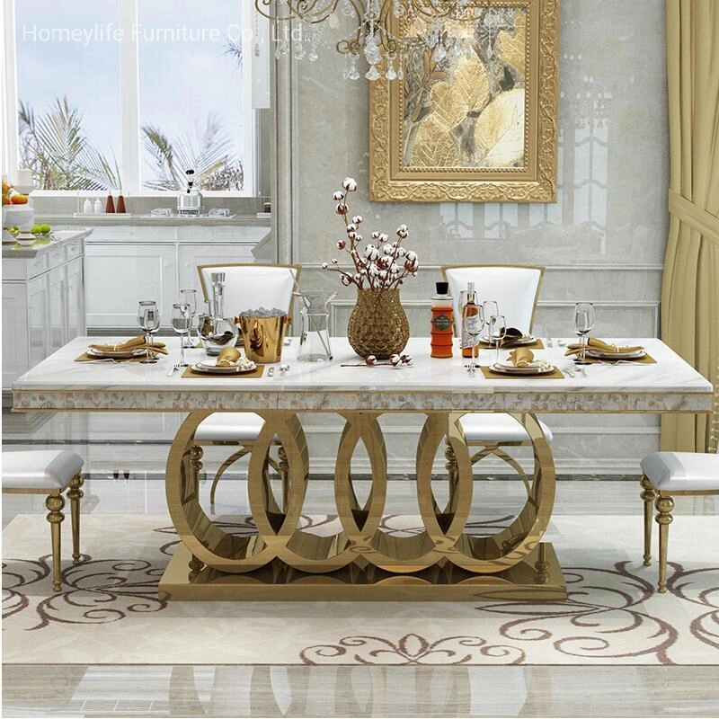 Table à manger avec plateau en marbre et pieds en acier inoxydable, accompagnée de chaises de salle à manger populaires