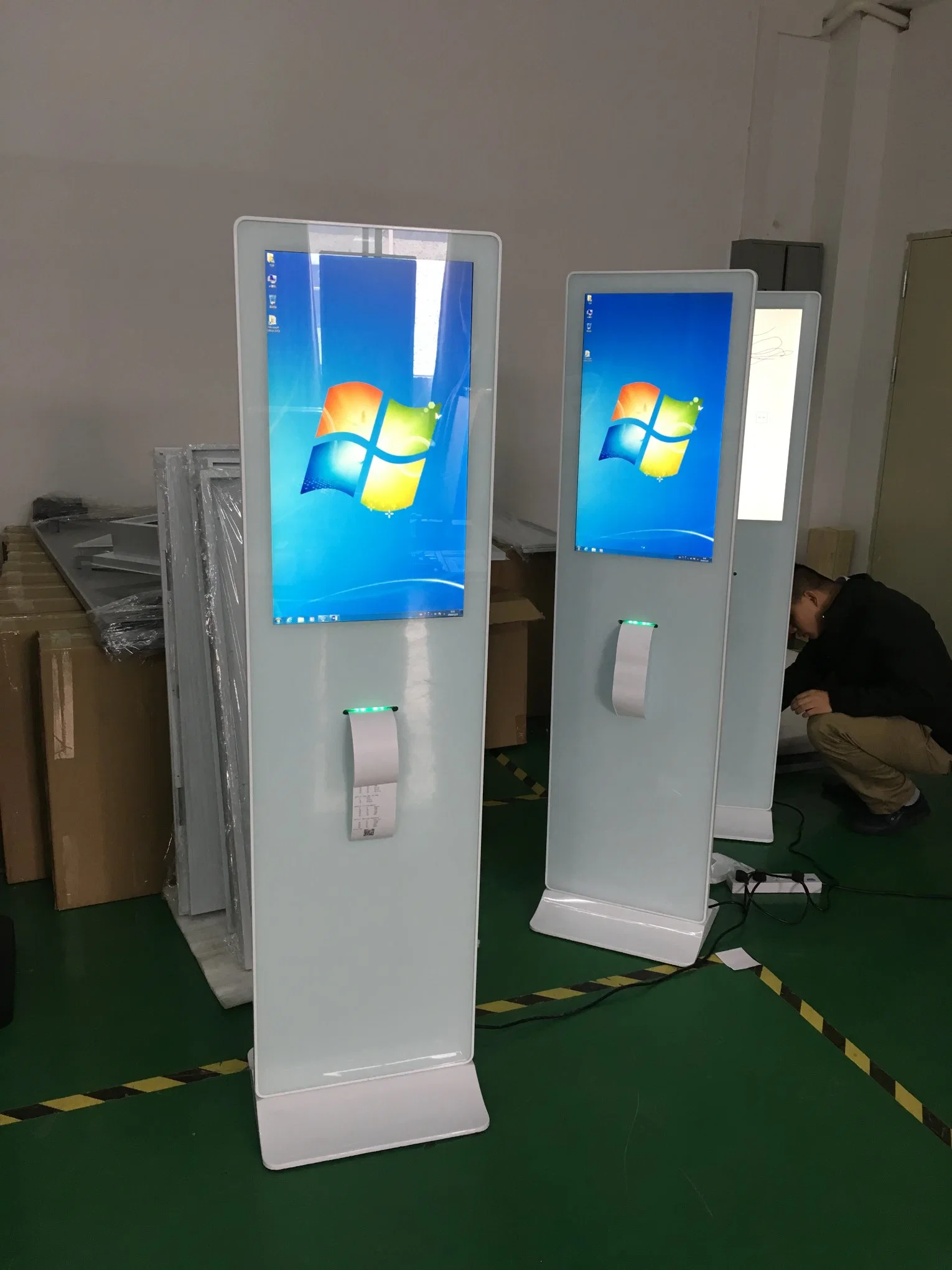 2019 New New Capacitive Screen LCD Android Interactive Multi Easy Touch Kiosk with Printer