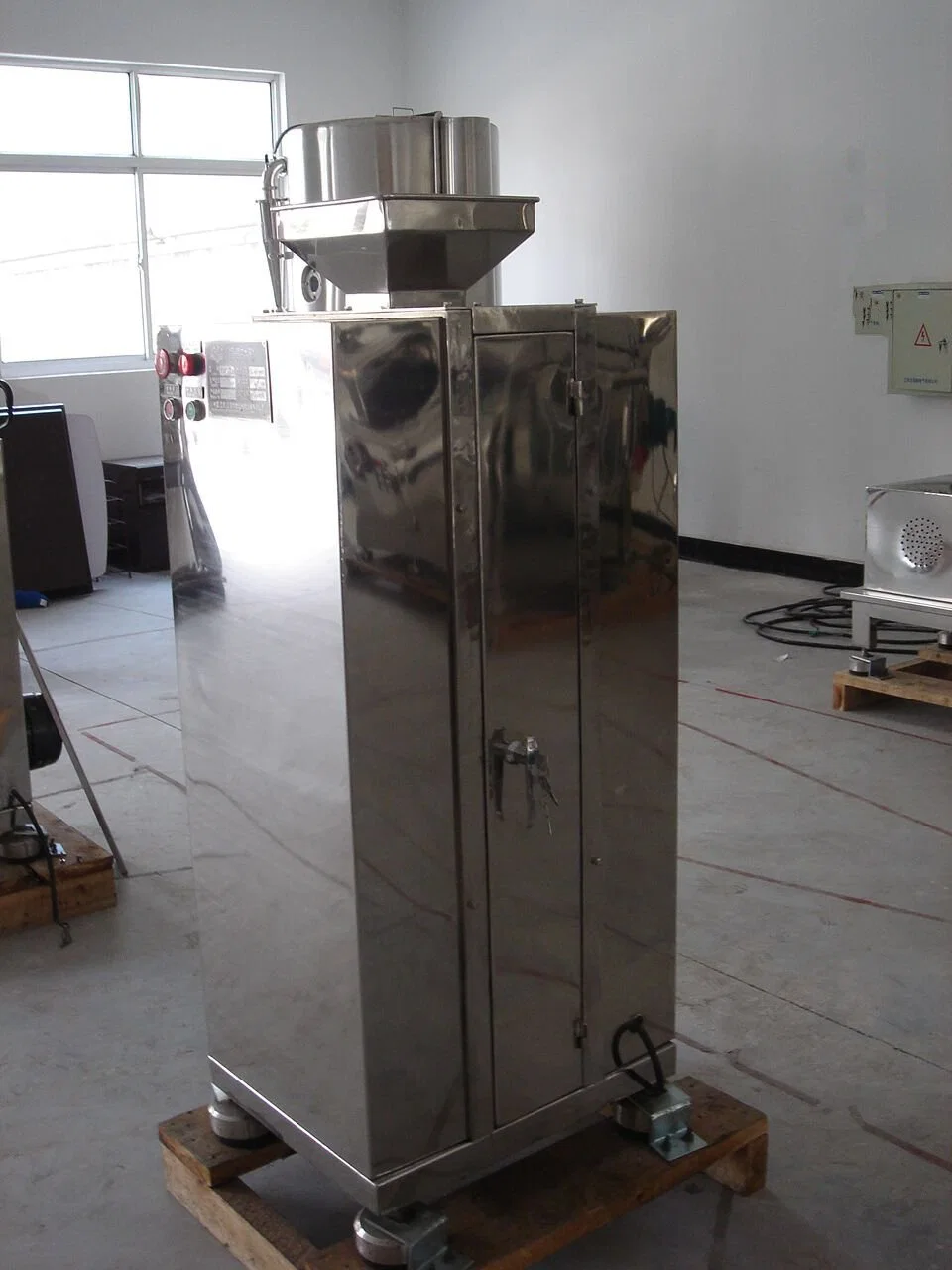 30b Universal Grinder with Dust Collector