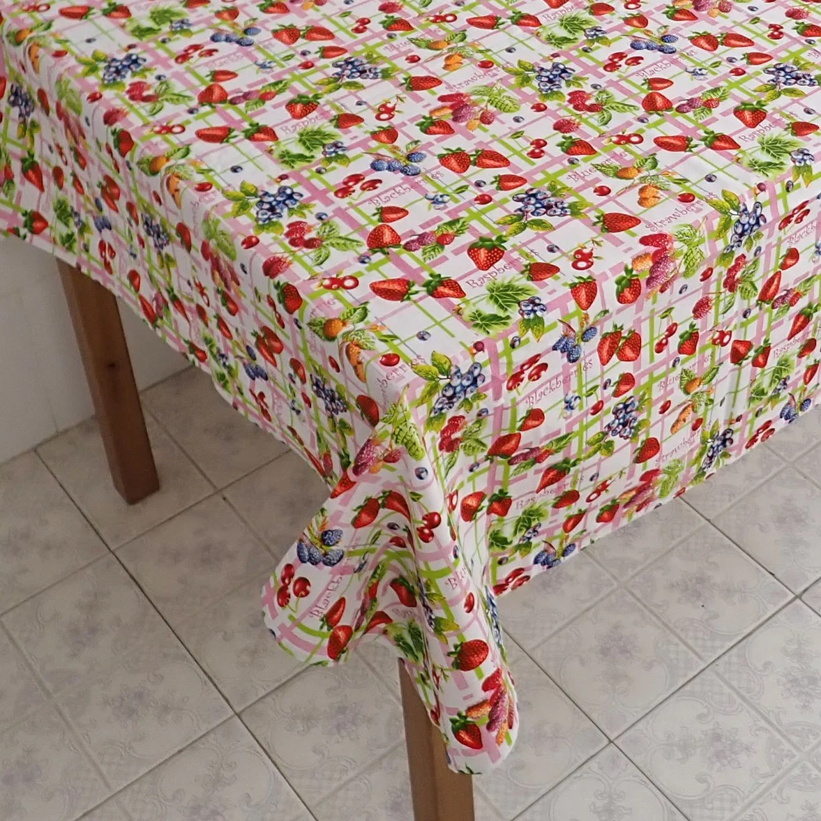 63X52 Inch 100% Cotton Printing Strawberry Table Cloth