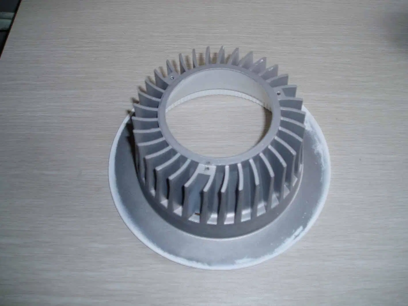 OEM-Aluminiumlegierung Druckgusslampen und Dekorative Teile CNC Bearbeitung Lackierung Hochdruck Druckguss