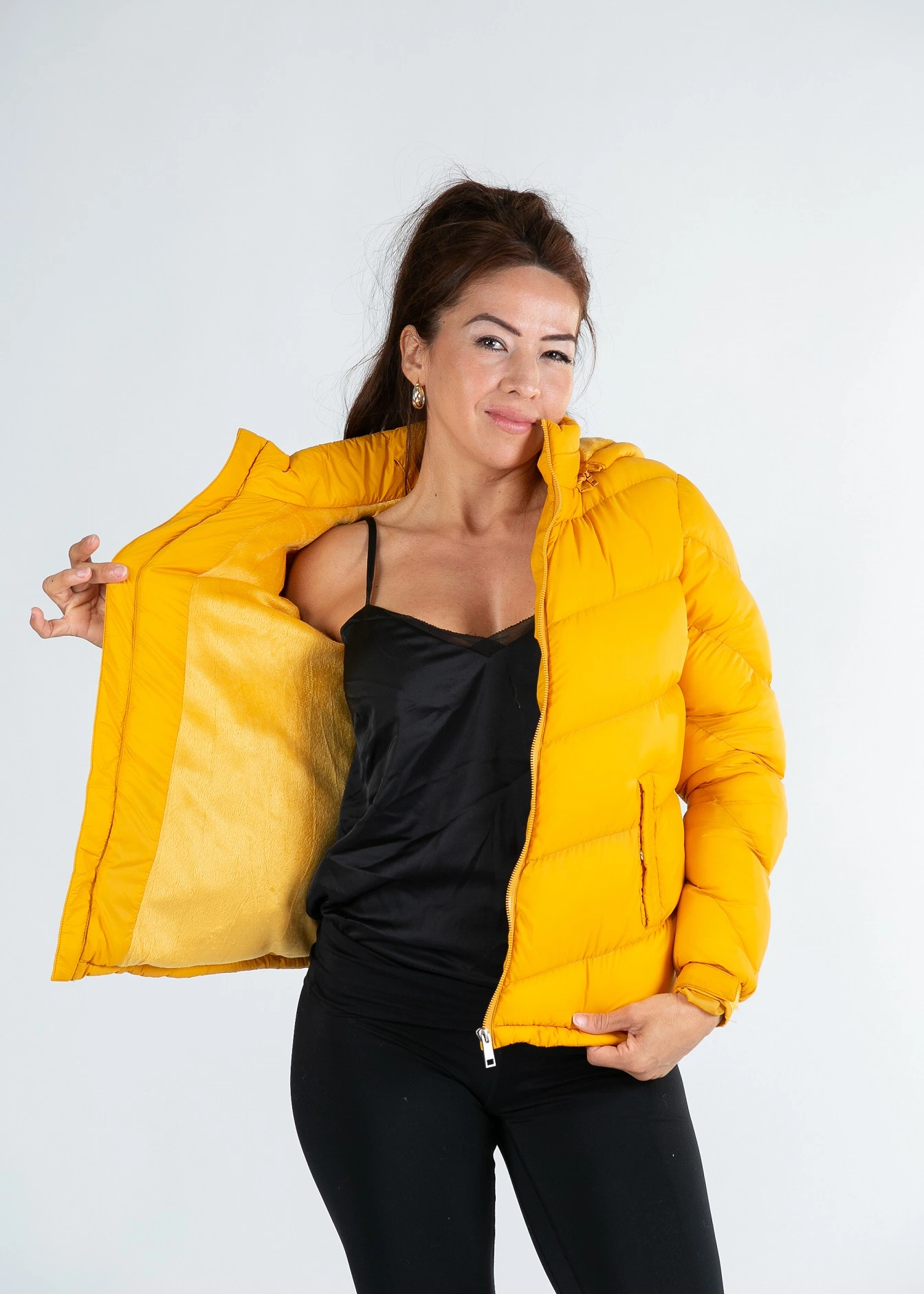 Ladies Puffer Jacket Women&prime; S Padding Fashionf Fake Down Zip-up Warm Coat with Hood Clothing Apparel