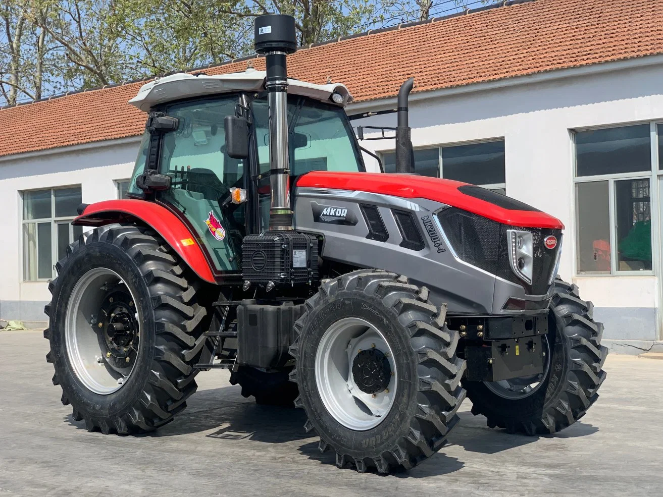 160-220 HP Big trator 4WD Large Tractor agrícola para transporte de irrigação de pomar com boa qualidade