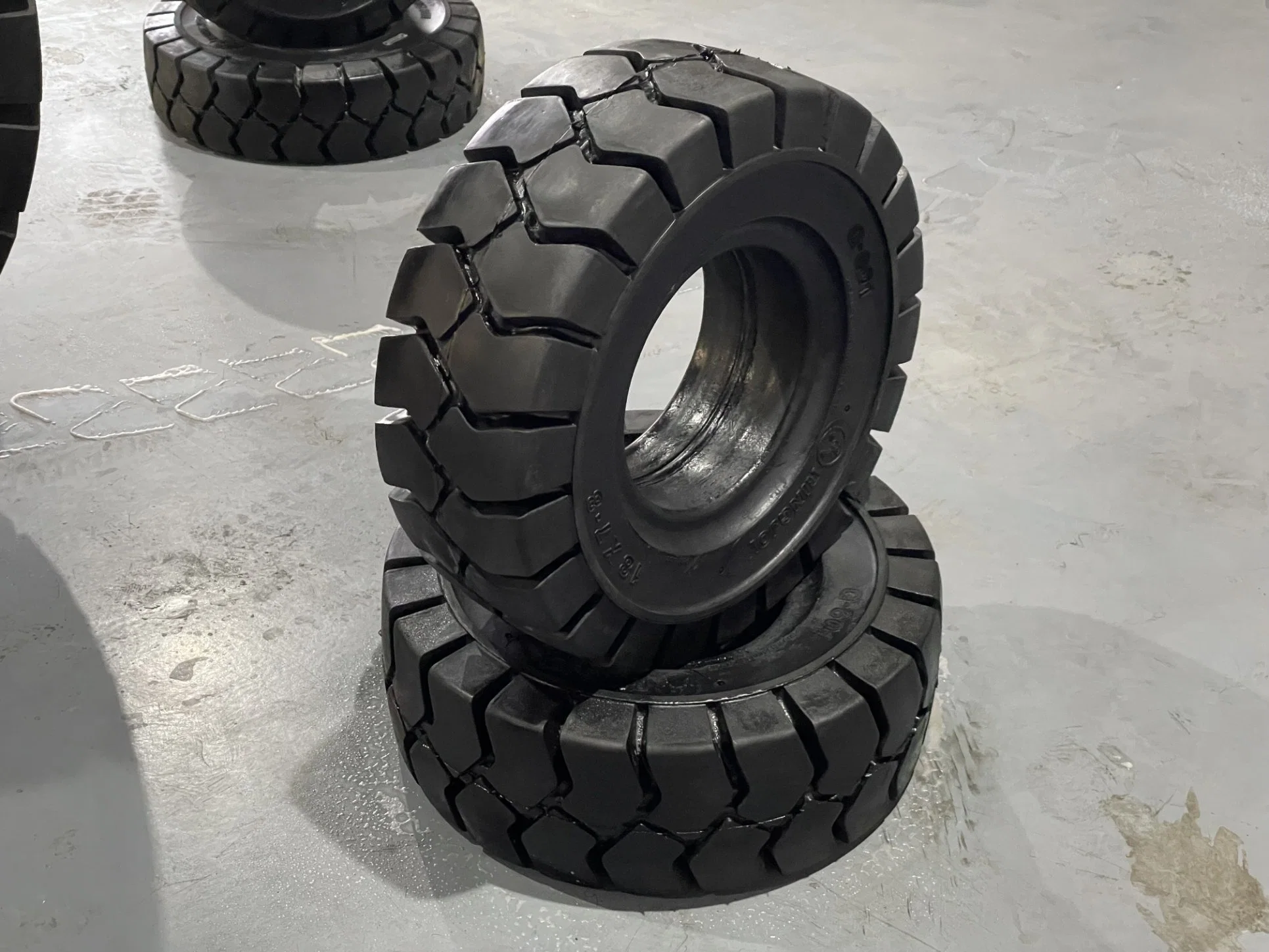 OTR TBR PCR Tyre Factory Tractor Solid Forklift Agriculatural Industrial ATV Truck Tire Manufacture Car Tyres Inner Tube Snow Winter Tires Mud Terrain Wheel Rim