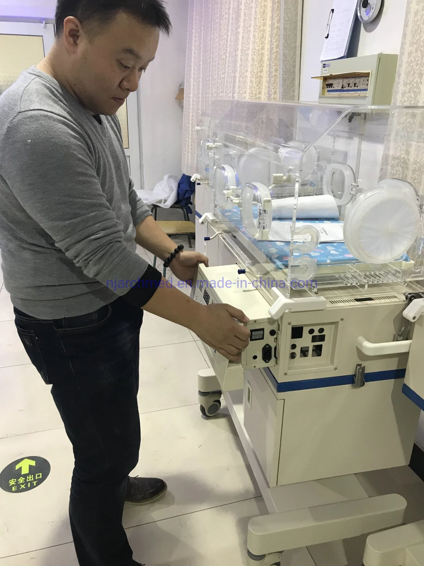 Medical Equipment Neonate Baby Care Moveable Infant Incubator Instument