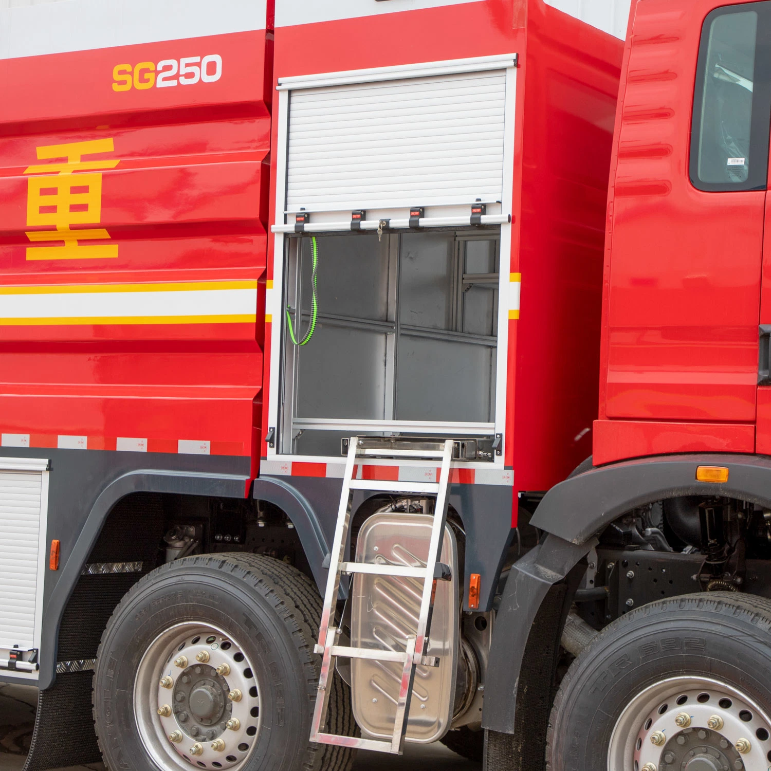 Nouveau camion de pompiers Véhicule de service d'urgence Équipement Volet métallique Porte à enroulement en aluminium