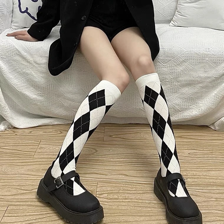 Fashion Lady Beautiful Classic Diamond Style Knee High Wholesale Cheap High Quality Custom Knitted School Girl Long Causal Socks