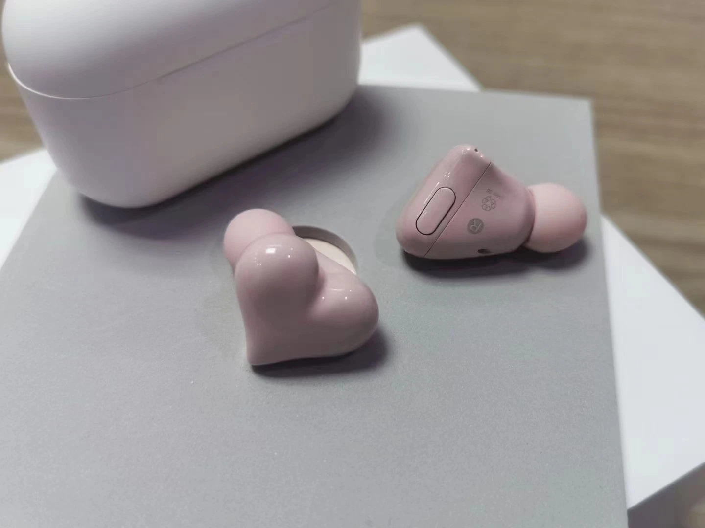 Venta caliente Heart-Shaped Auricular Heartbuds amor chica en la oreja los auriculares inalámbricos Bluetooth Noise-Cancelling