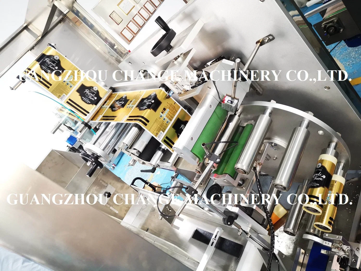 Automatic Orientation Soft Plastic Tubes Labels Sticking Machine